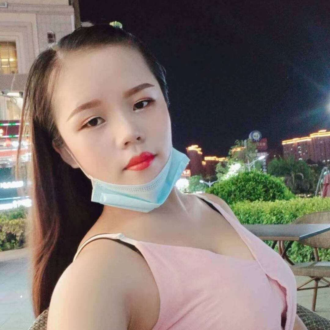 年轻小妹，够年轻，听她说年中才开始的，还能感受到压迫感